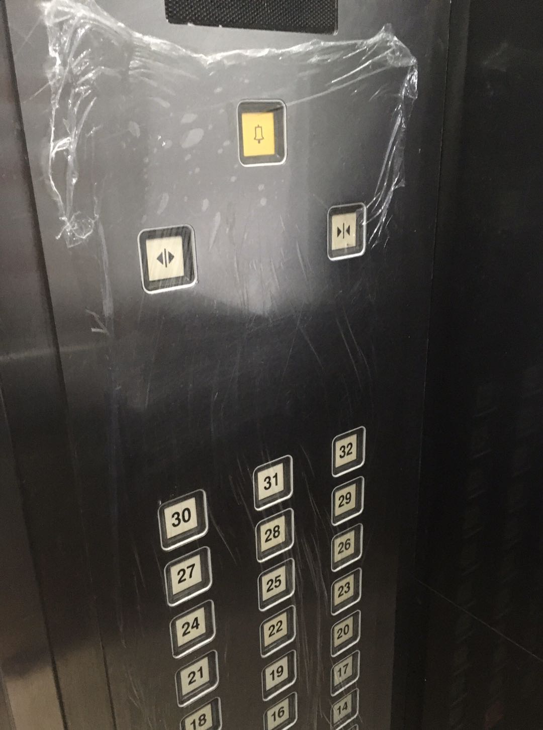 エレベーターボタンサランラップ
